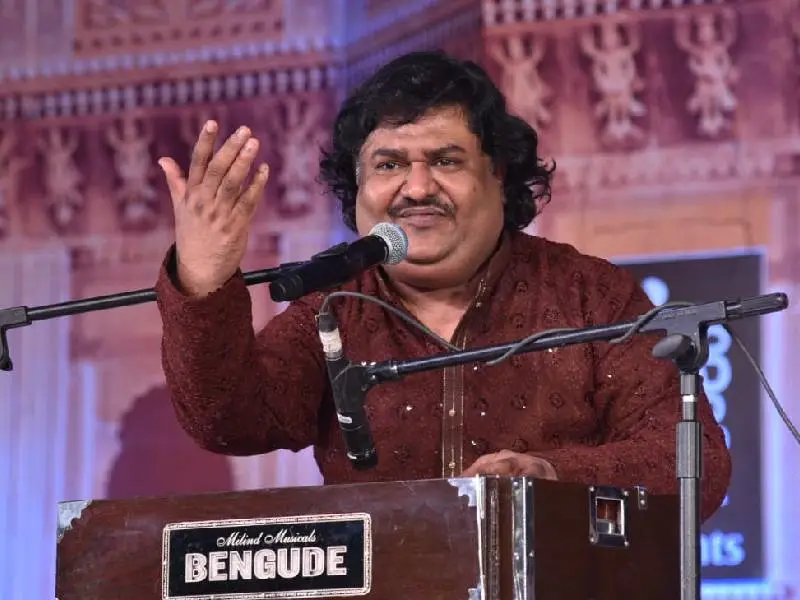 Osman Mir live concert performance
